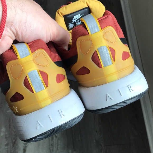 Nike - Picture 13 of 16